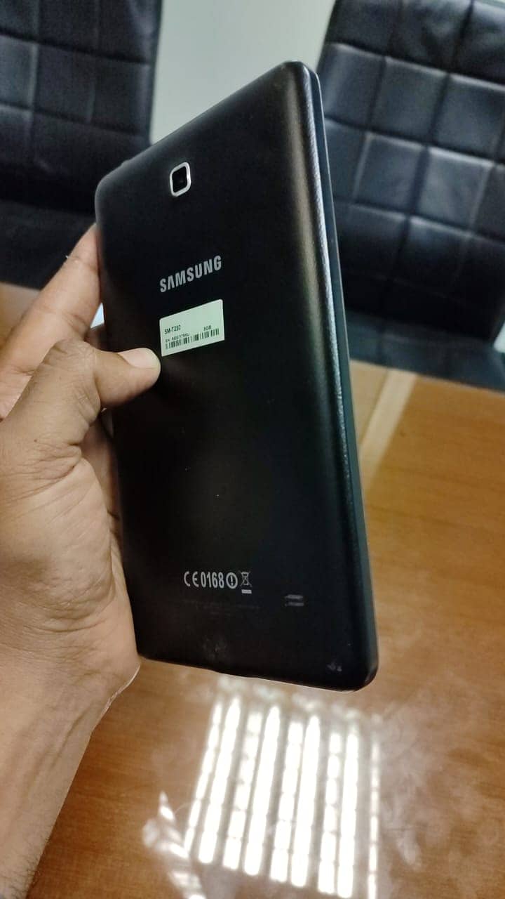 Samsung Galaxy Tablet 4.0 SM-T230 4