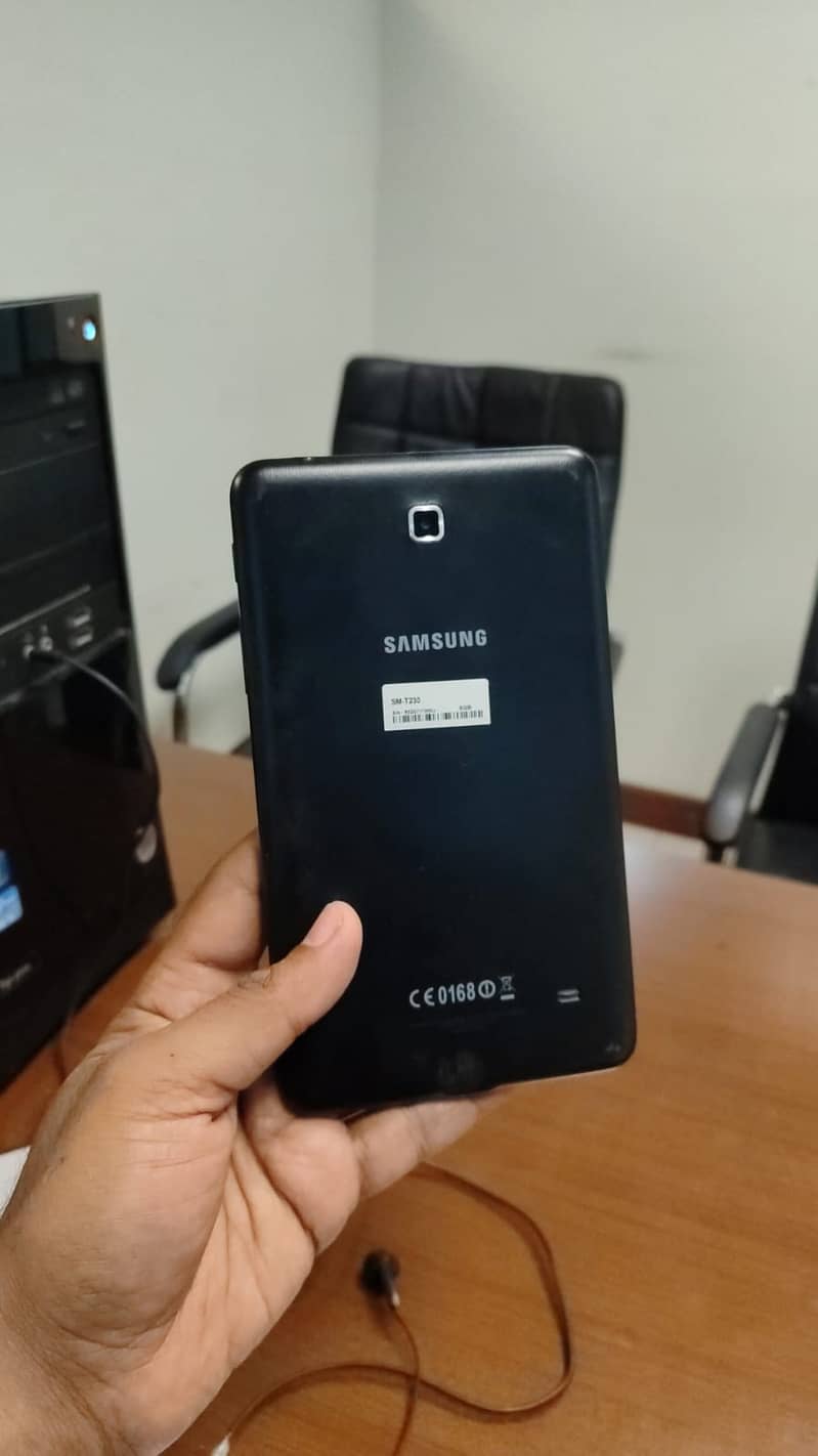 Samsung Galaxy Tablet 4.0 SM-T230 5