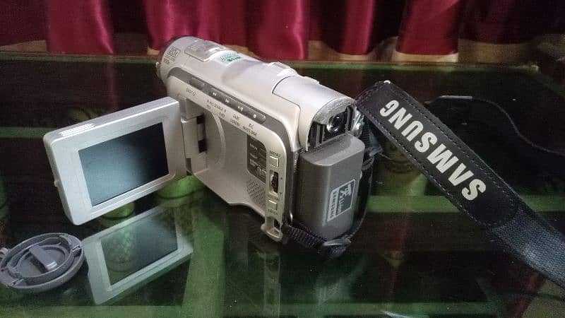 Samsung Digital Camcorder VP-D105i 1