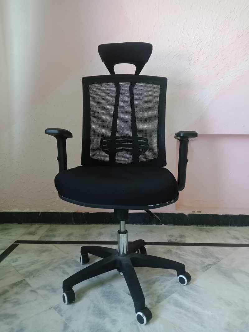 Revolving office chair/ Executive Revolving Chair / Gaming Chair 2
