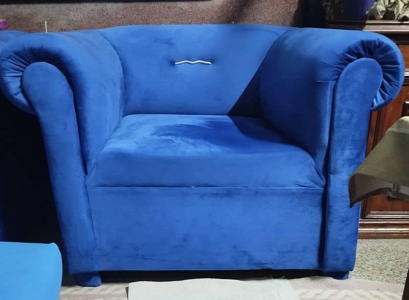 7 seater sofa with excellent condition 0