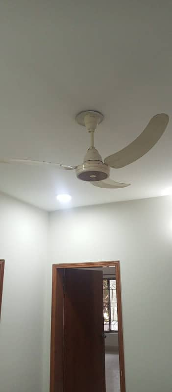 Upper portion for rent in GULSHAN abad near tu market filter and mosque 5
