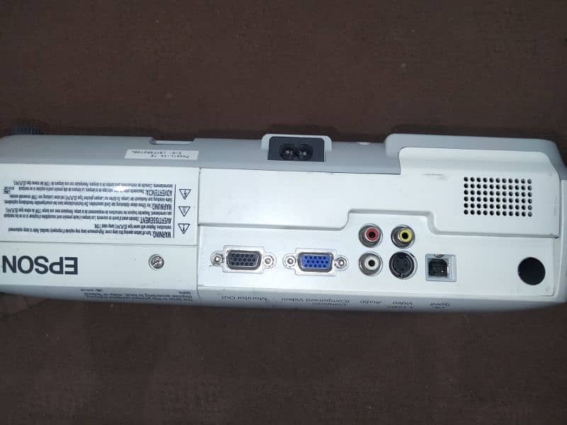 Best Epson Projector for sale with HD Resolution in low price 3