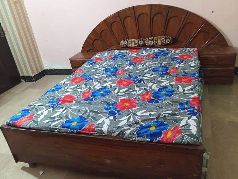 Mega offer wonderful queen bed without mattress in very less price 0