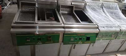 pizza conveyor belt// pizza oven// deep fryer// dough mixer// pans