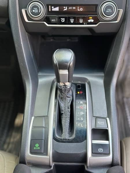 Honda Civic Oriel 2018 10