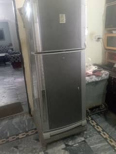 Dawlance medium size fridge available for sale