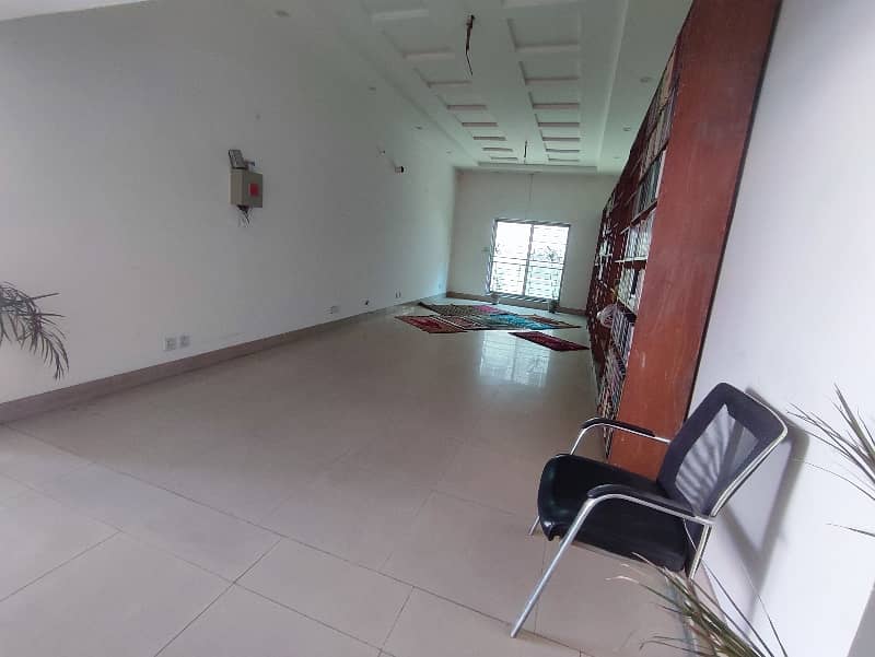 Beautiful Floor Available For Rent 7