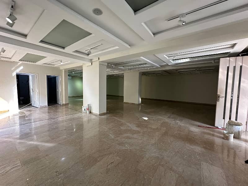 1 Kanal Beautiful Building Available For Rent 1