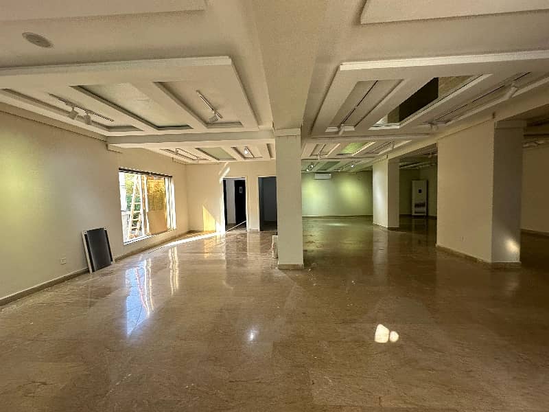 1 Kanal Beautiful Building Available For Rent 9