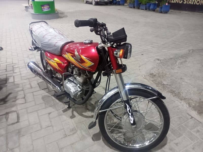 Honda 125 , mdl 2021, lush condition, all Punjab number, cmplte docmts 2