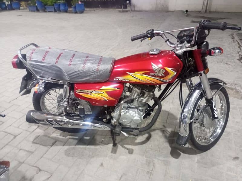 Honda 125 , mdl 2021, lush condition, all Punjab number, cmplte docmts 3