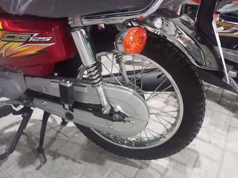 Honda 125 , mdl 2021, lush condition, all Punjab number, cmplte docmts 6