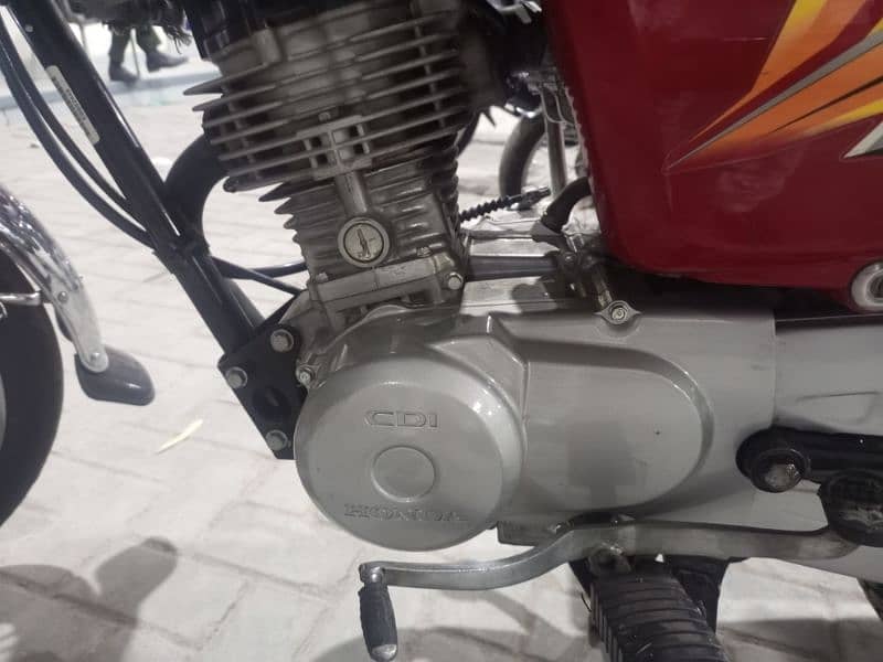 Honda 125 , mdl 2021, lush condition, all Punjab number, cmplte docmts 7