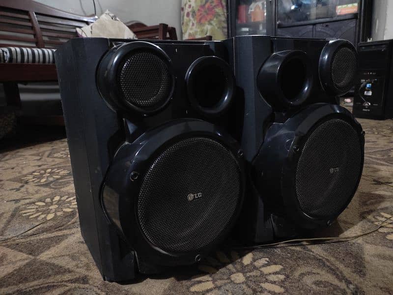 original LG speakers 4