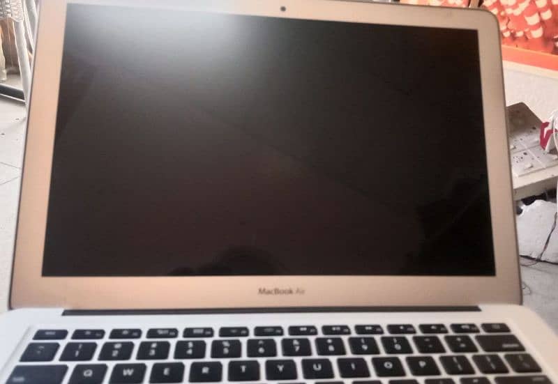 Apple MacBook Air Model A1466 - 8GB RAM 256GB SSD Laptop 4