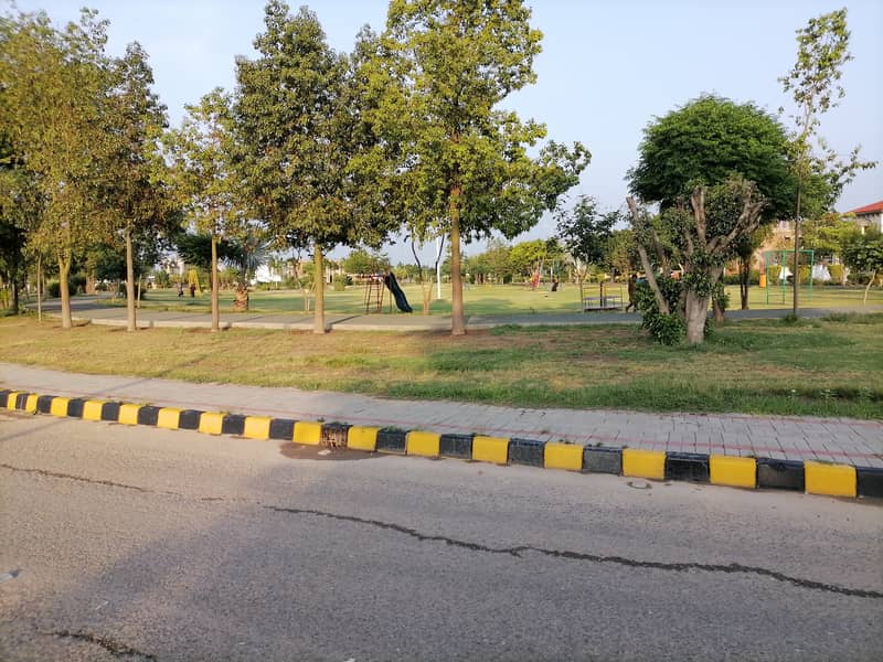 18 Marla Plot For Sale in Bankers Avenue 8