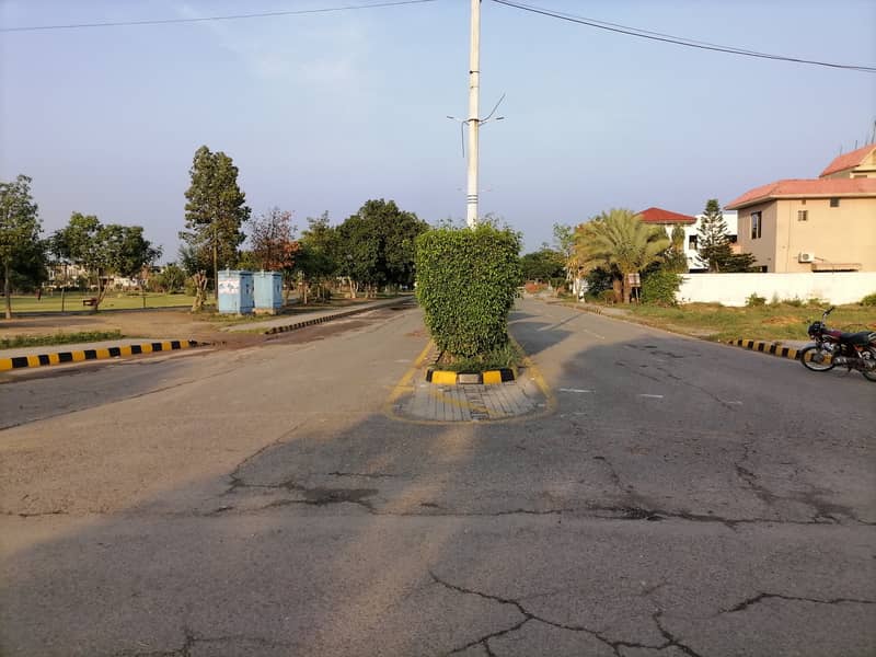 18 Marla Plot For Sale in Bankers Avenue 9