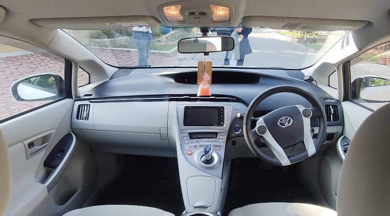 Toyota Prius S Led 2014 (genuine) 3