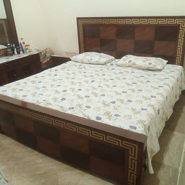 double bed set new condition with out mattress 0