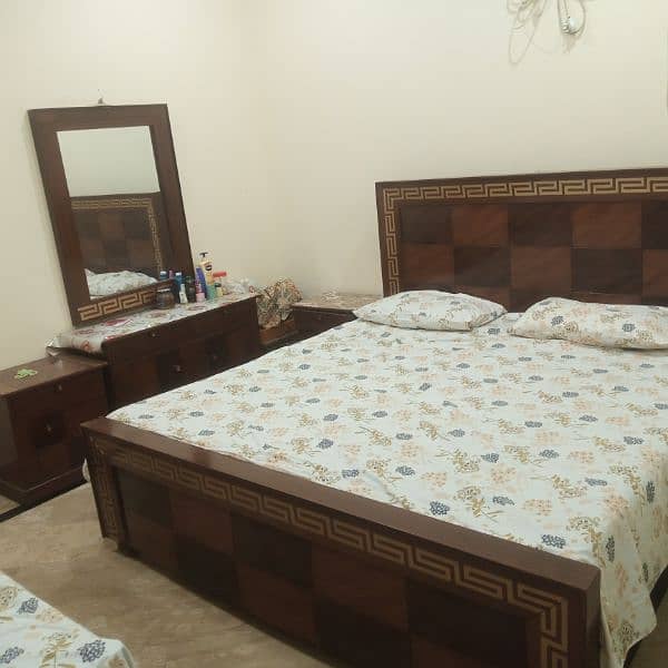 double bed set new condition with out mattress 1