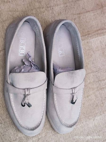 Selling Branded Casual Shoes, Size 42 7