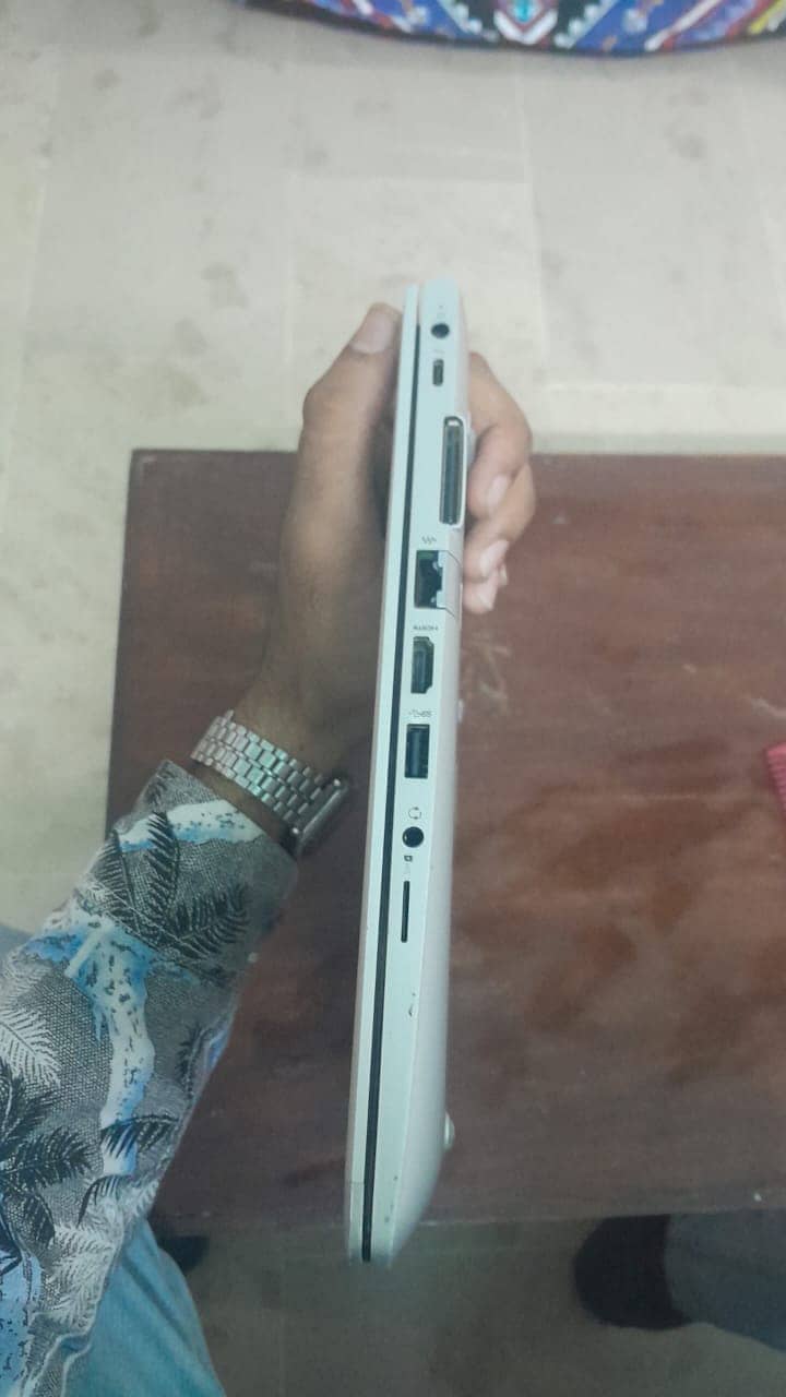 Hp Elitebook 830 G5 i5 8th generation Touch special eidtion 3