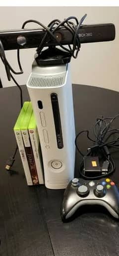 Xbox 360 backed with sensor and stored games with remote