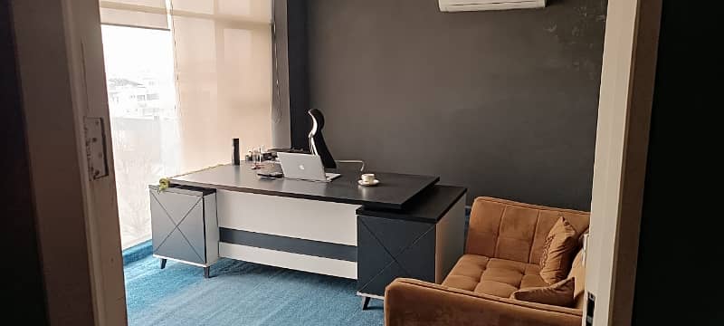 8 MARLA FURNISHED OFFICE FLOOR FULLY RENOVATE AVAILABLE FOR RENT 0