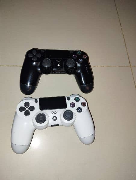 PS4 with 2 original controllers and 7 good games 1