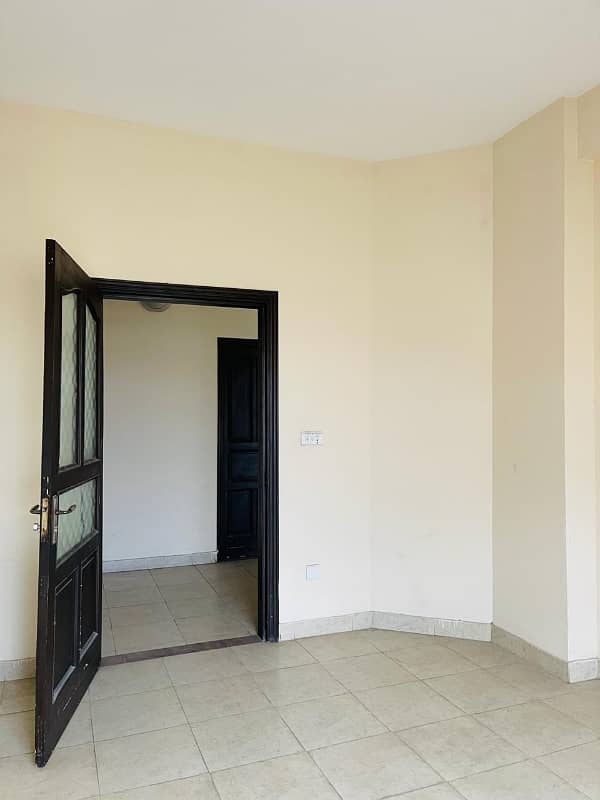 Stunning Prime Location 7 Marla House In Warsak Road Available 10