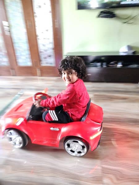 Ride on car for upto 7 years child 1