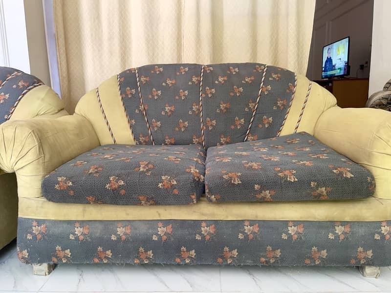 Three seater Sofa Set for sale in good condition 2