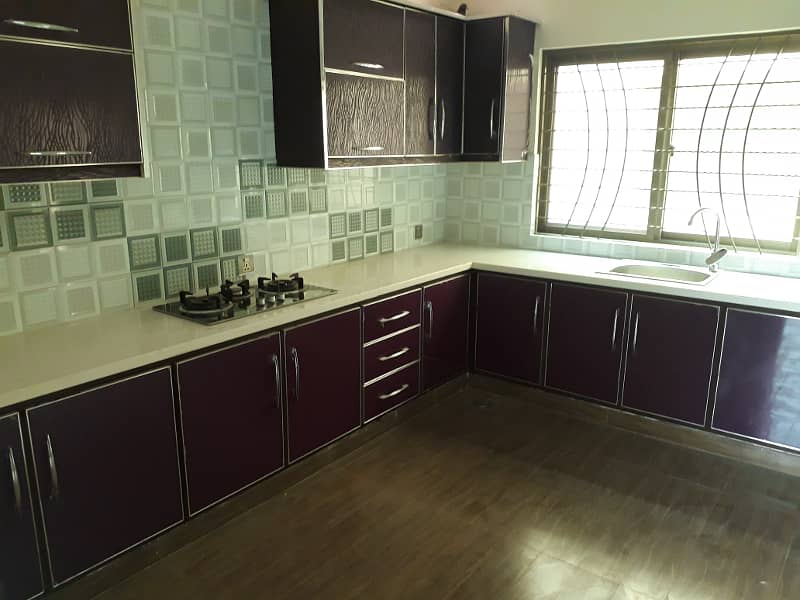 1 Kanal Beautiful Upper Portion For Family 8