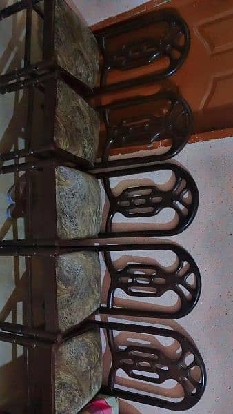 Dining Table For sale . . . 6 CHAIRS AND TABLE GOOD CONDITION 2