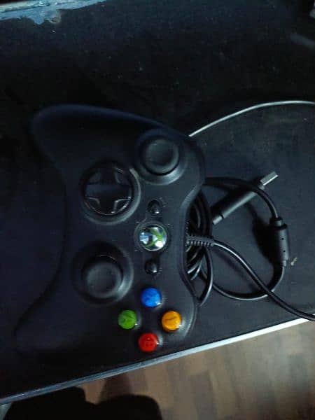 Xbox 360 with a controller and pre installed games 9