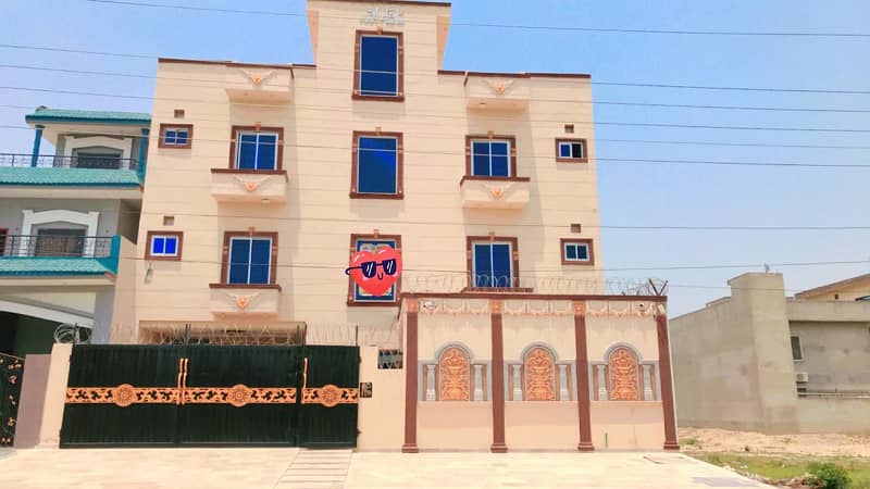 20 MARLA BUILDING FOR HOSTEL AVAILABLE FOR RENT IN MUHAFIZ TOWN PHASE 2 0