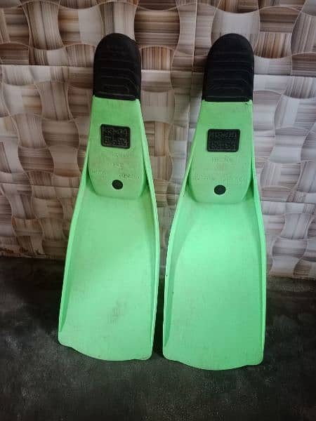 swimming fins made in Italy 0