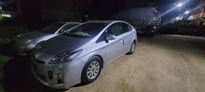 urgent sale due to traveling Toyota Prius Hybrid 2011/2014 4