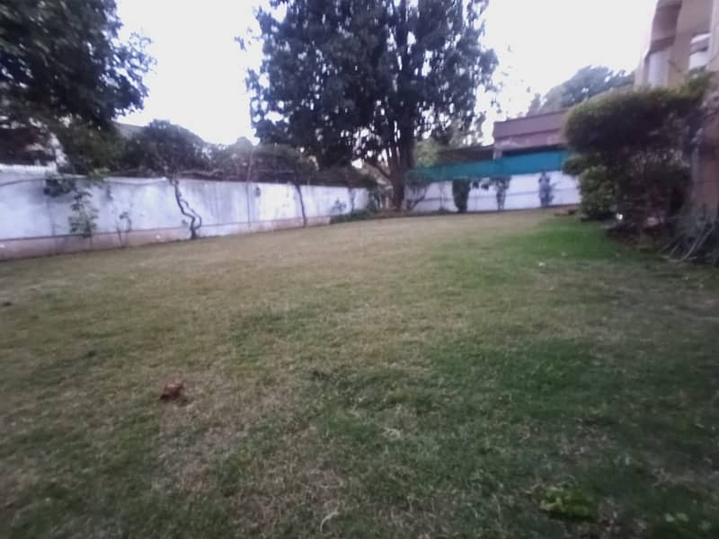 beautiful unfurnished Ground portion with big garden and ample parking 8