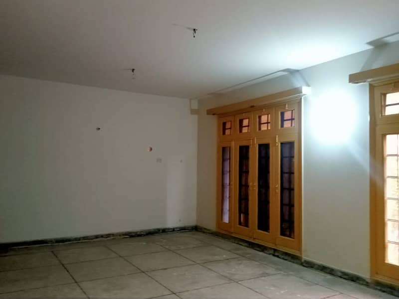 30 Marla Building For Rent At Khayaban Colony For School, Academy And Software House 4