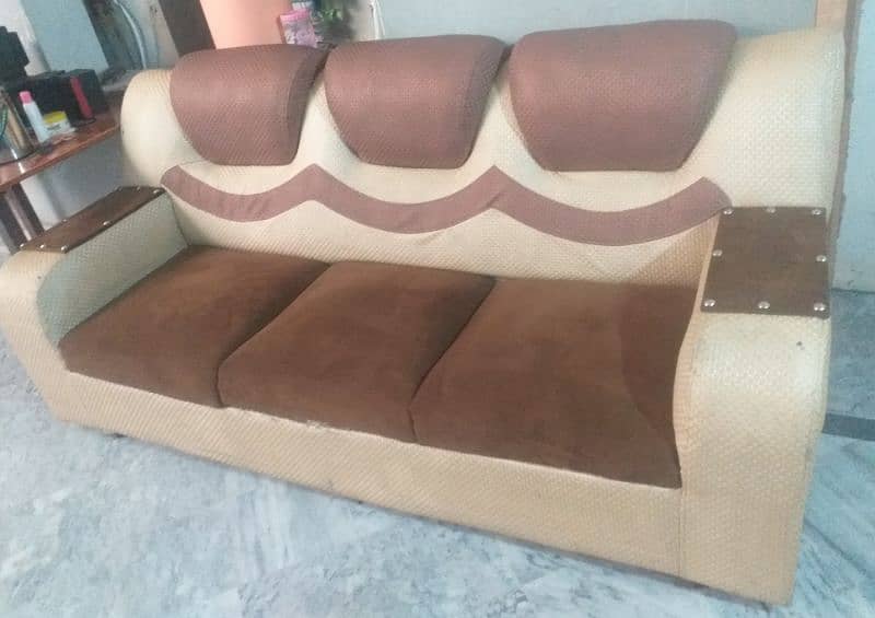 New condition 6 seater sofa 2