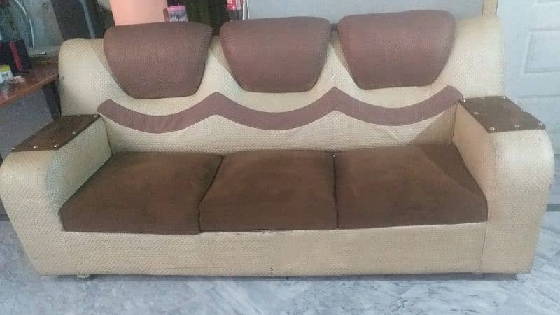 New condition 6 seater sofa 3