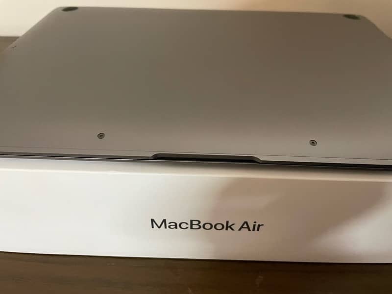 Macbook Air M1 8gb Ram 256 Gb storage 9