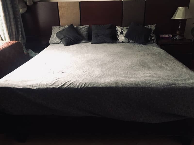 Bed set in great condition 0