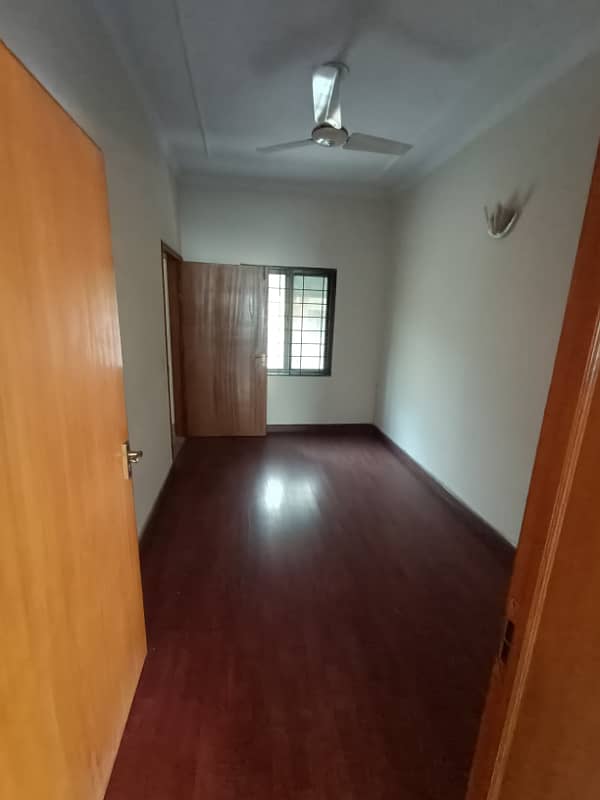 1.5 kanal house for sale in the prime location of Cavalry Ground. 18