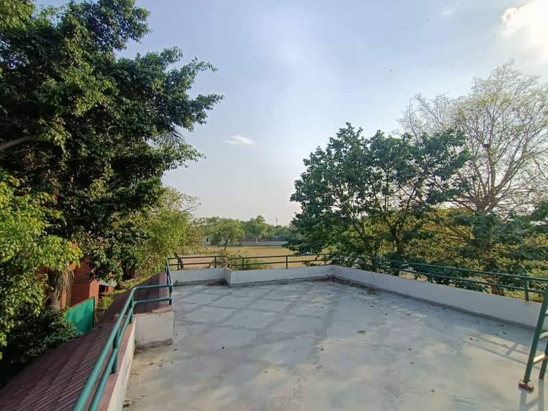 1.5 kanal house for sale in the prime location of Cavalry Ground. 20