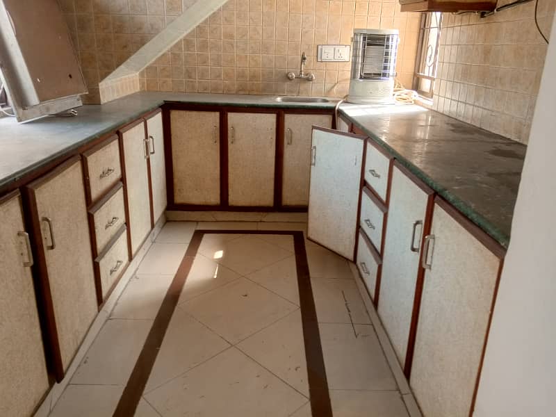 BEAUTIFUL UPPER PORTION AVAILABLE FOR RENT IN NISHTAR BLOCK 10