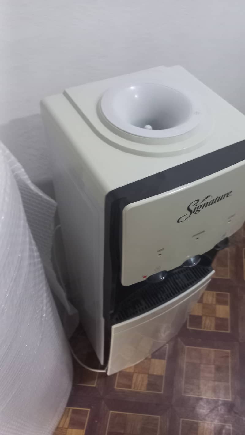 Signature water dispenser with internal refrigerater 6