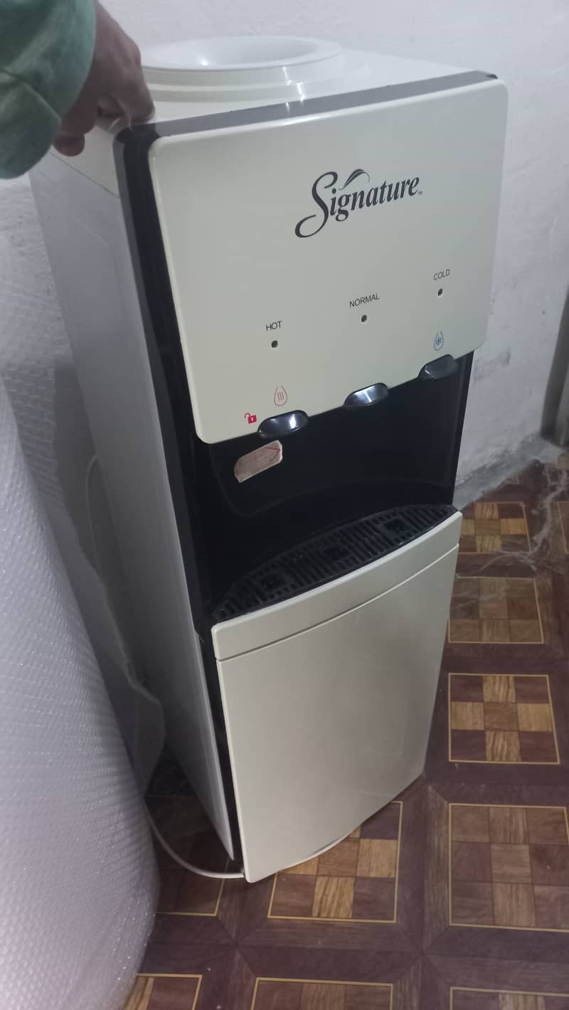 Signature water dispenser with internal refrigerater 7